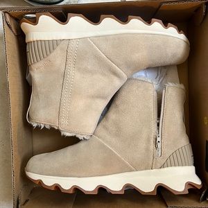 Sorel Kinetic Short WP Boot 8.5 in Sandy Tan